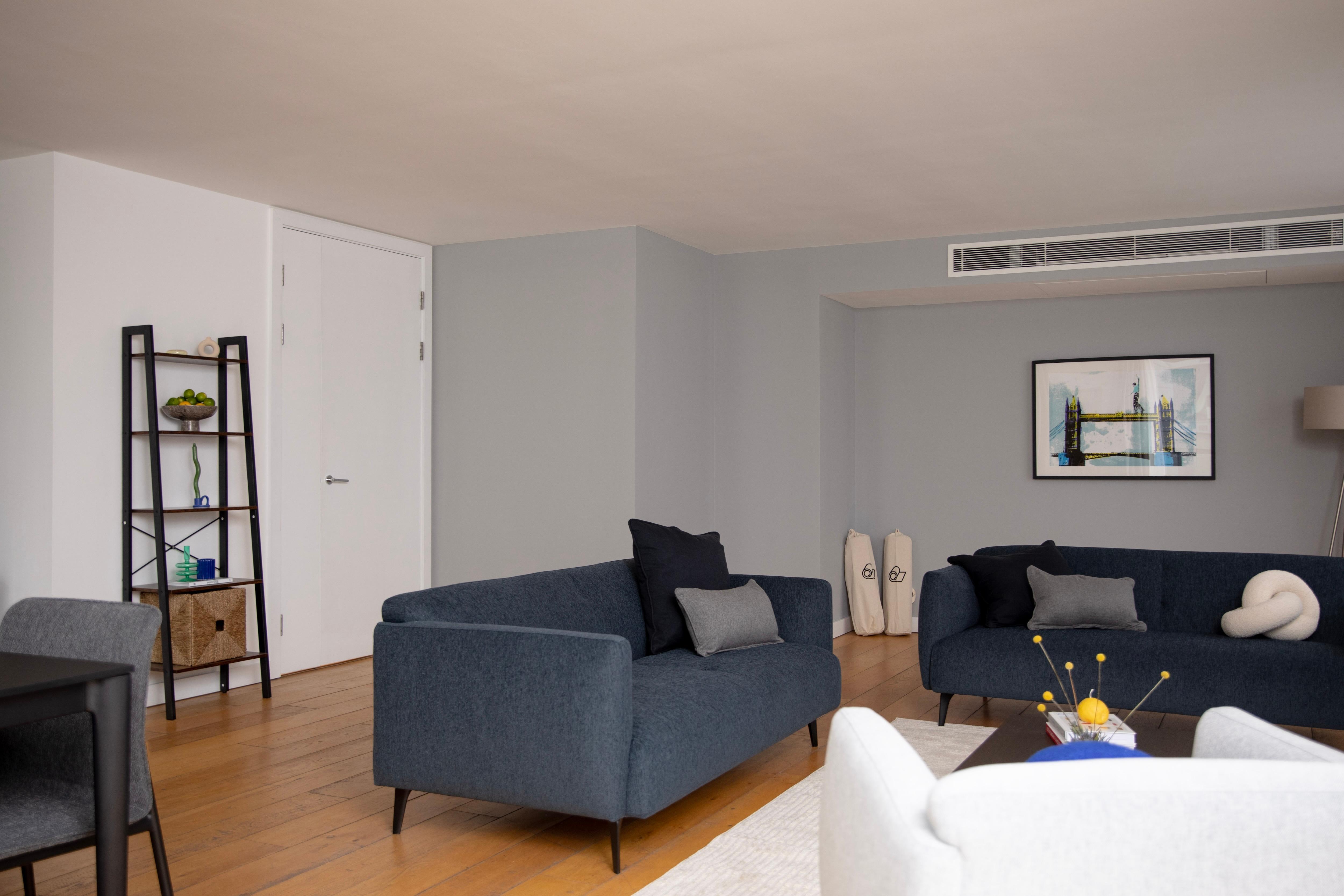 Фото Bob W Tower Hill Studios