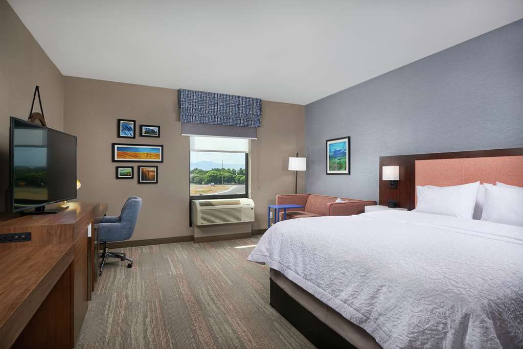 Фото Hampton Inn by Hilton Burley