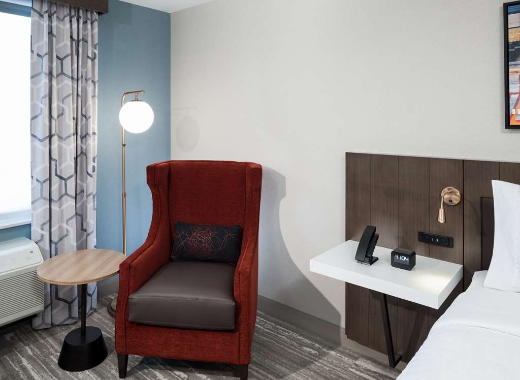 Фото Hilton Garden Inn Madison Downtown