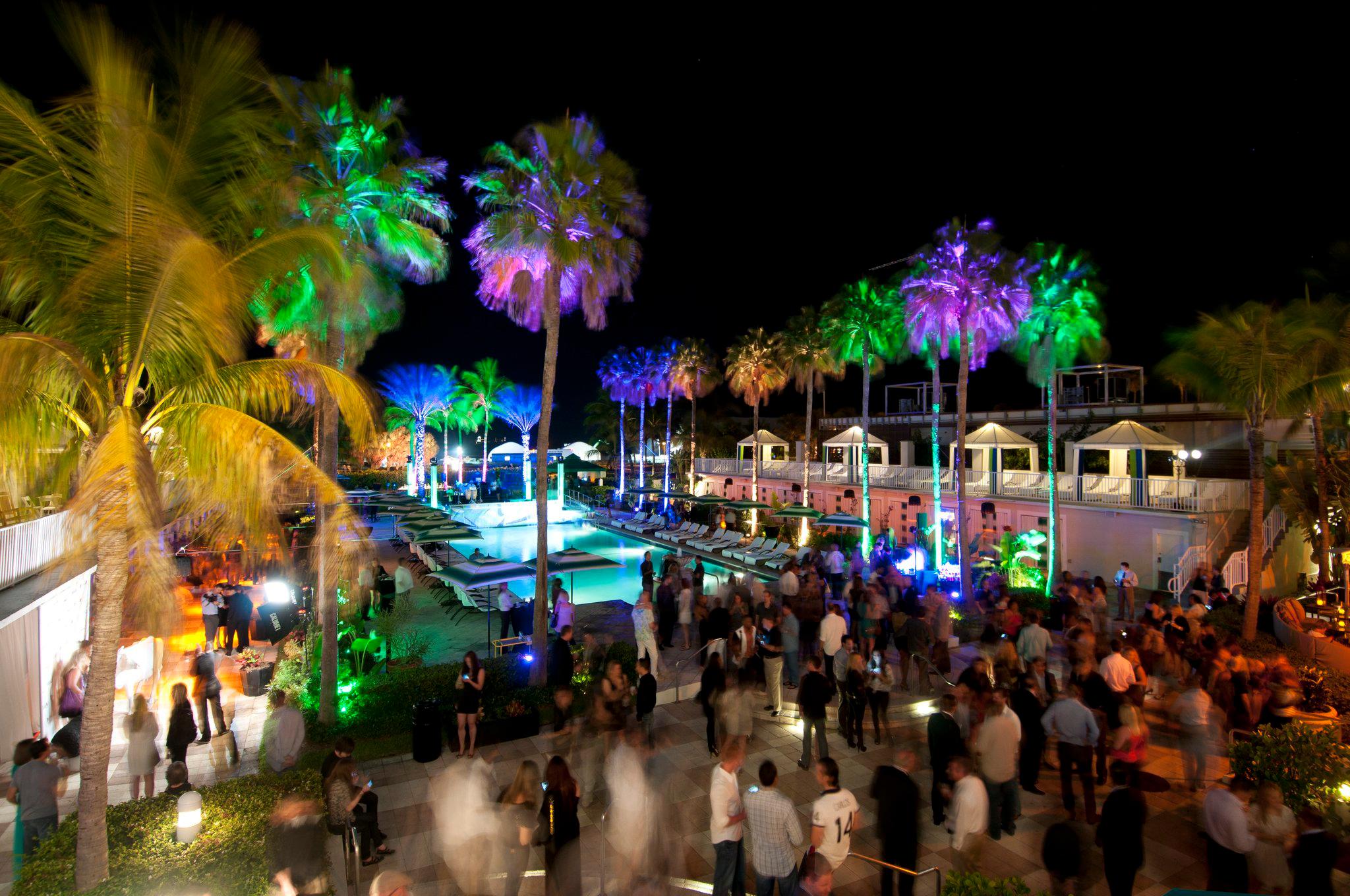 Фото Kimpton Surfcomber Hotel, an Ihg Hotel