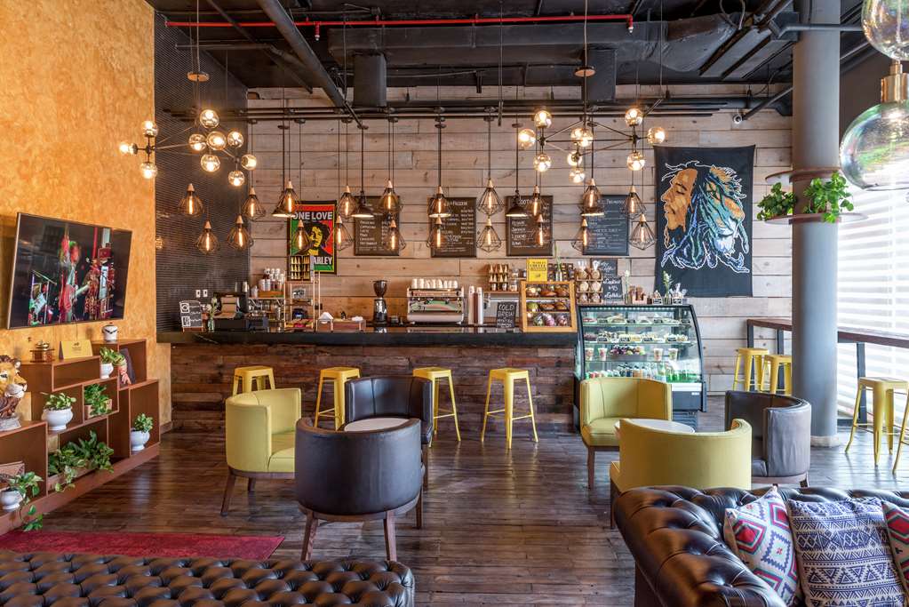 Фото Апартаменты The Fives Downtown Hotel & Residences, Curio Collection by Hilton