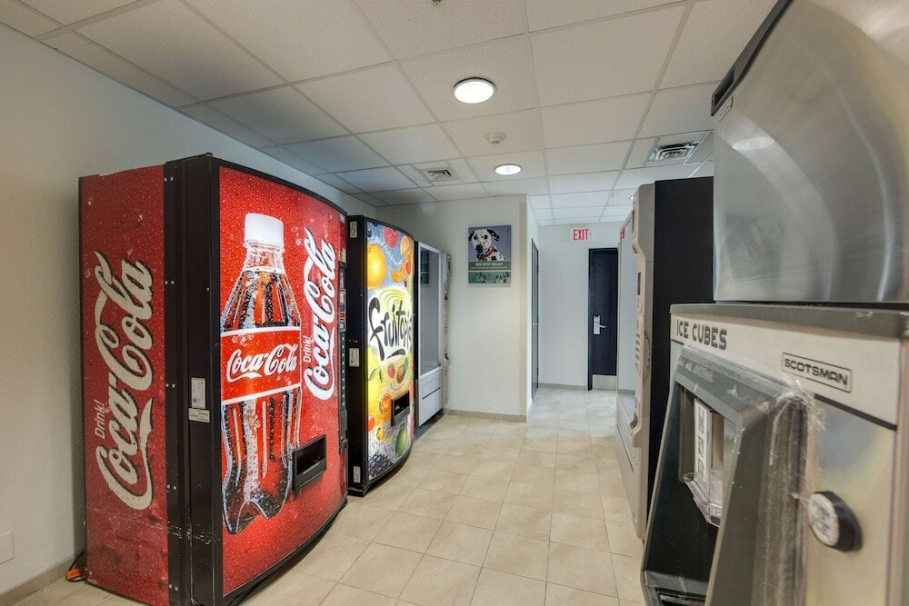 Фото Motel 6 - Toronto - Brampton