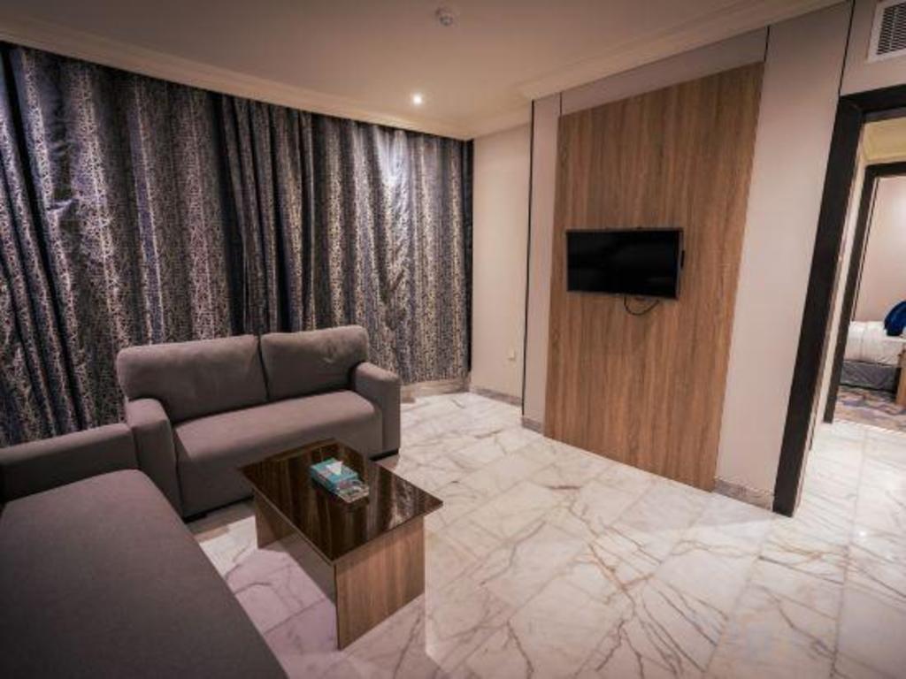 Фото Ebreez Grand Hotel