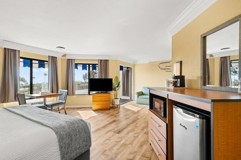 Фото Travelodge by Wyndham San Clemente Beach