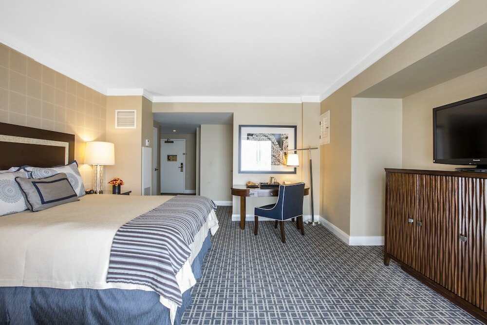 Фото Omni Los Angeles Hotel at California Plaza