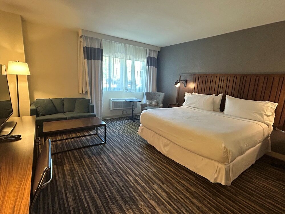 Фото Four Points by Sheraton Melville Long Island