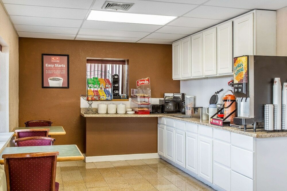 Фото Econo Lodge Cranston - Providence