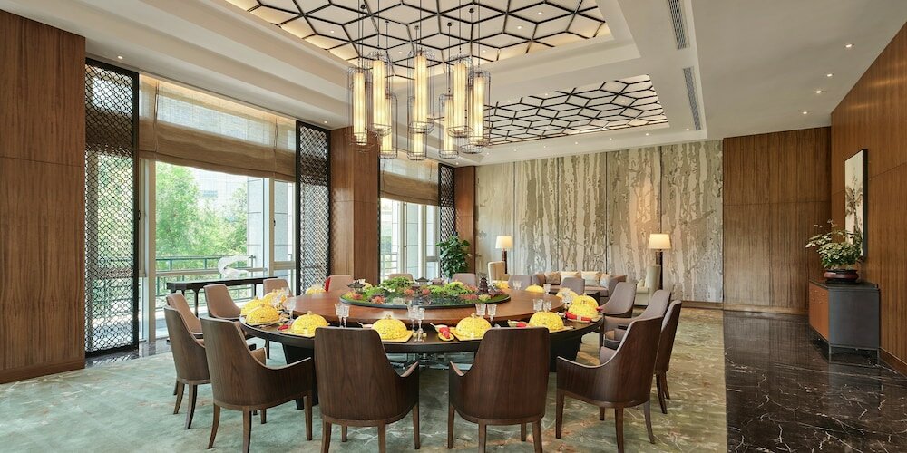 Фото Hualuxe Ningbo Harbor City, an Ihg Hotel