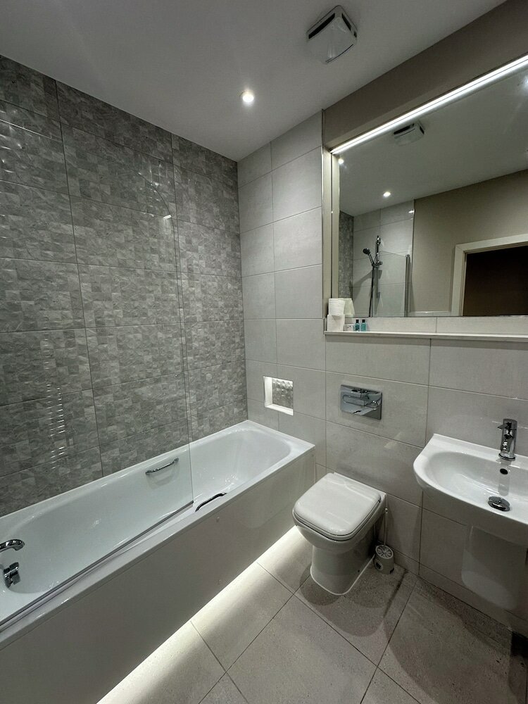 Фото Wendover Arms Hotel