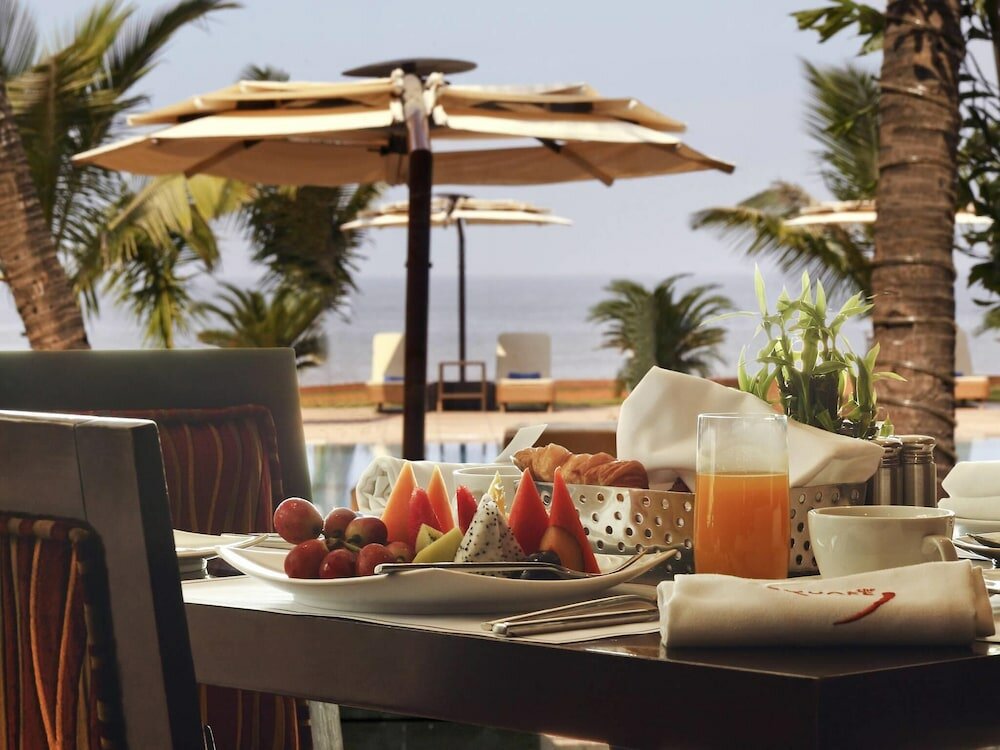 Фото Novotel Mumbai Juhu Beach Hotel