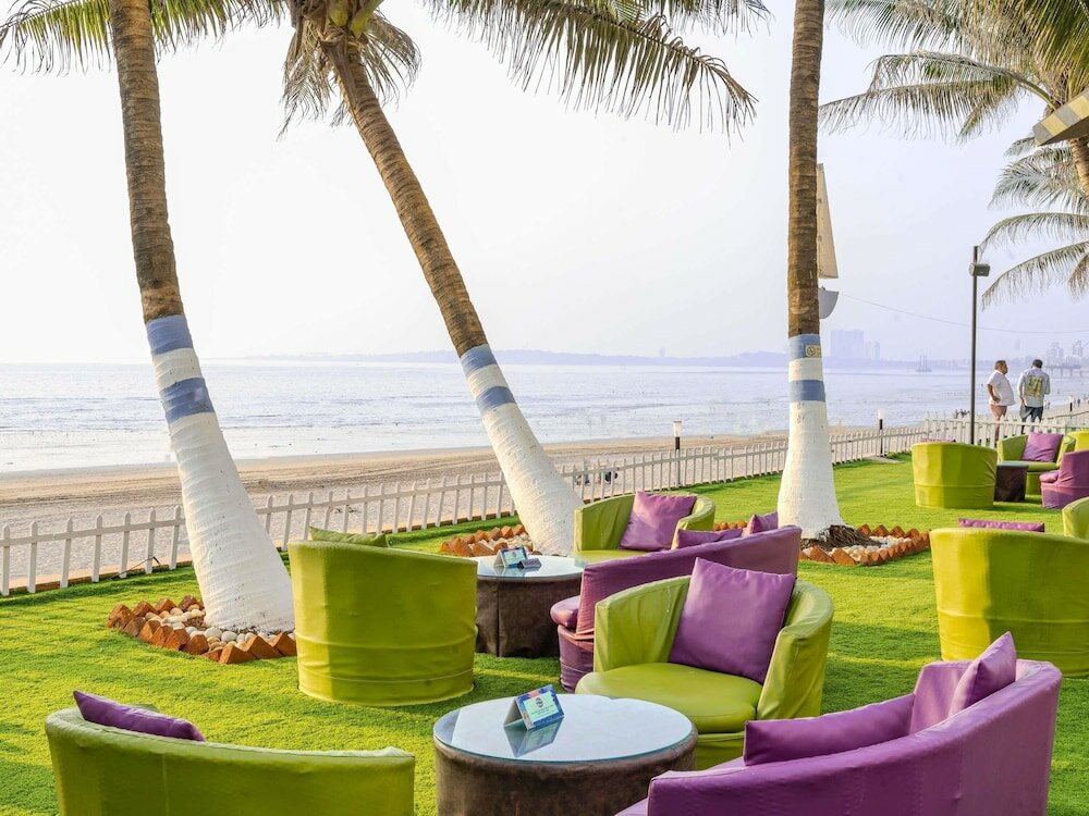 Фото Novotel Mumbai Juhu Beach Hotel