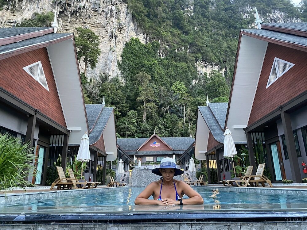 Фото Отель The Scene Cliff View Villas