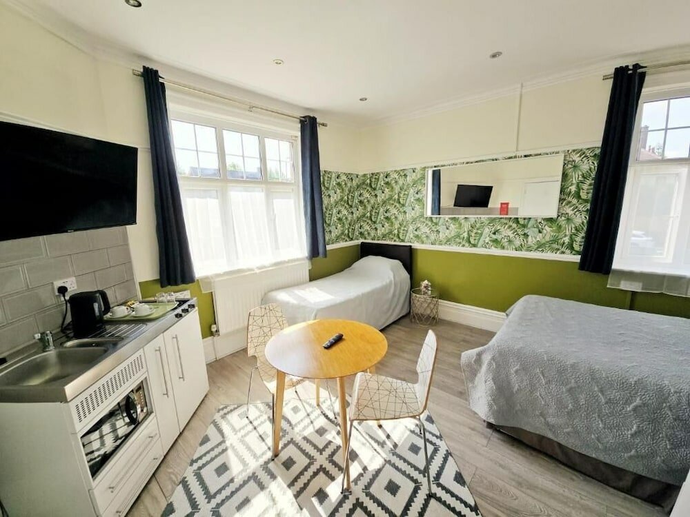 Фото Glendevon House Hotel