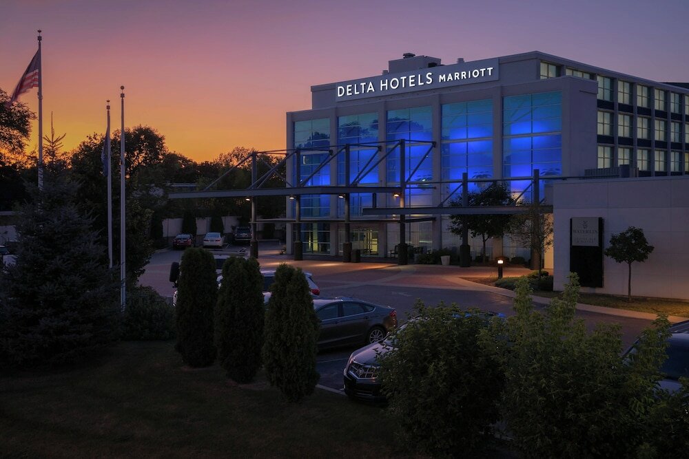 Фото Delta Hotels by Marriott Milwaukee Northwest