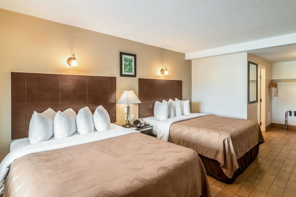 Фото Quality Inn & Suites near Downtown Bakersfield