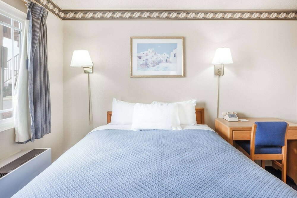 Фото Days Inn by Wyndham Barstow