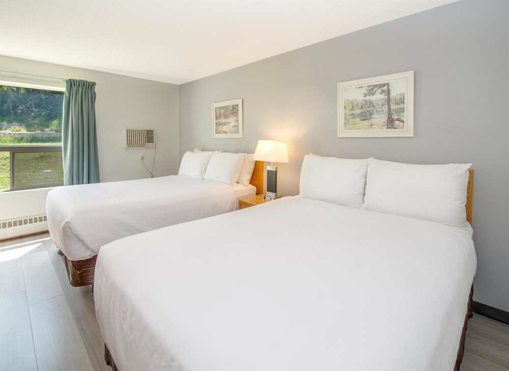 Фото Econo Lodge & Suites Hinton