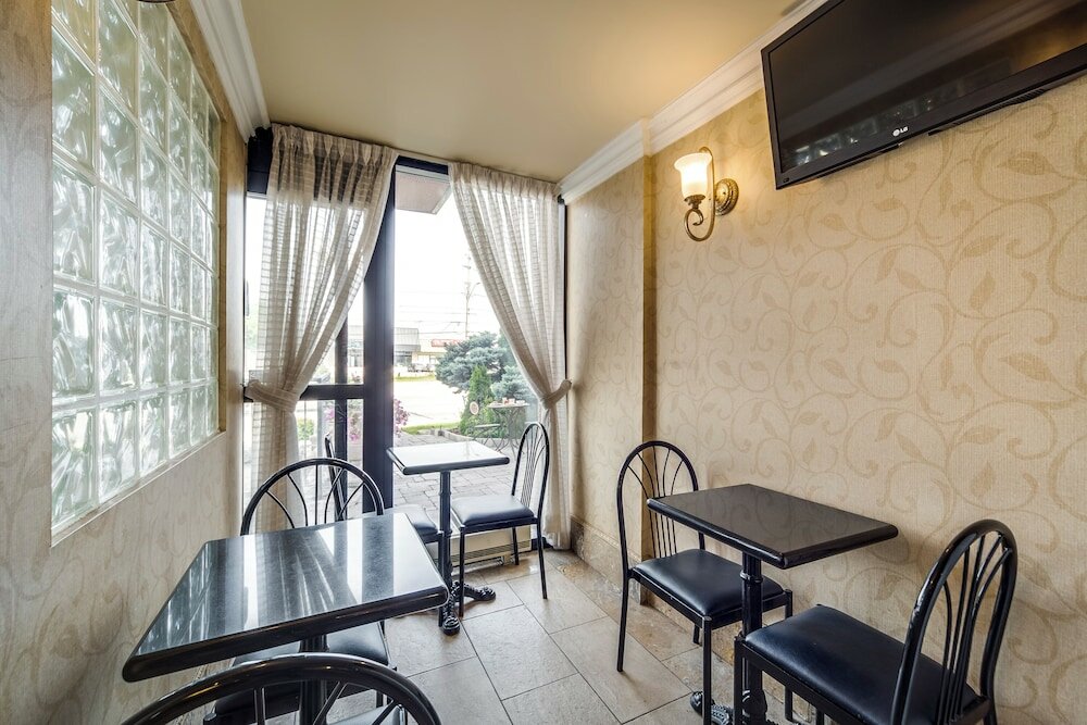 Фото Monte Carlo Inn Toronto West Suites