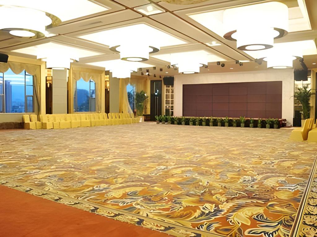 Фото Country Garden Phoenix Hotel Yunfu