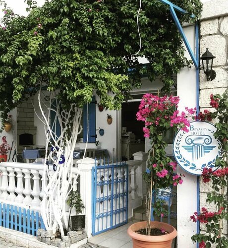 Гостиница Beyaz Ev Otel в Провинции Измир