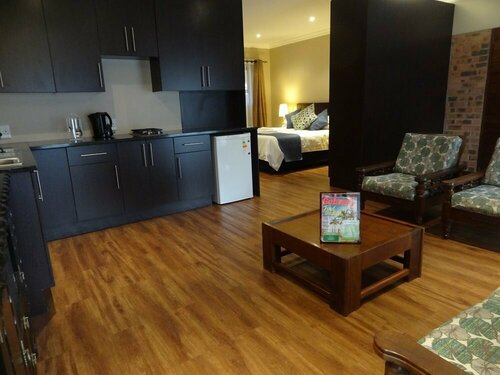 Гостиница Ruth Avenue Guest House в Эденвале
