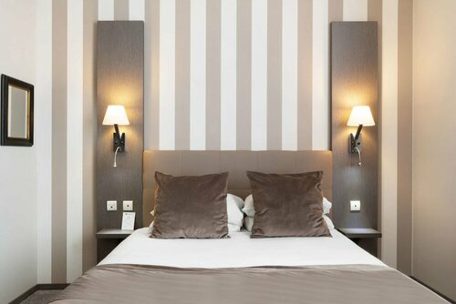 Гостиница Hotel Saint Claude в Пероне