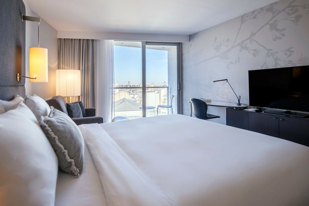 Фото Renaissance Paris Arc de Triomphe Hôtel