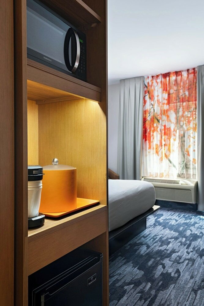 Фото Fairfield Inn by Marriott Medford Long Island