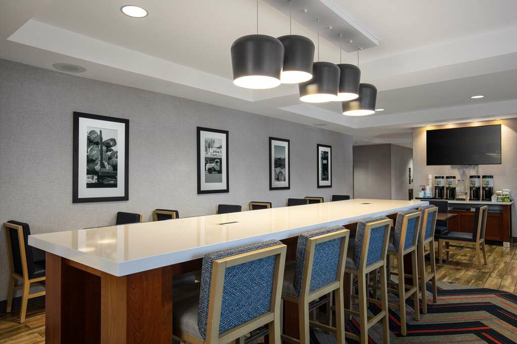 Фото Hampton Inn Medford
