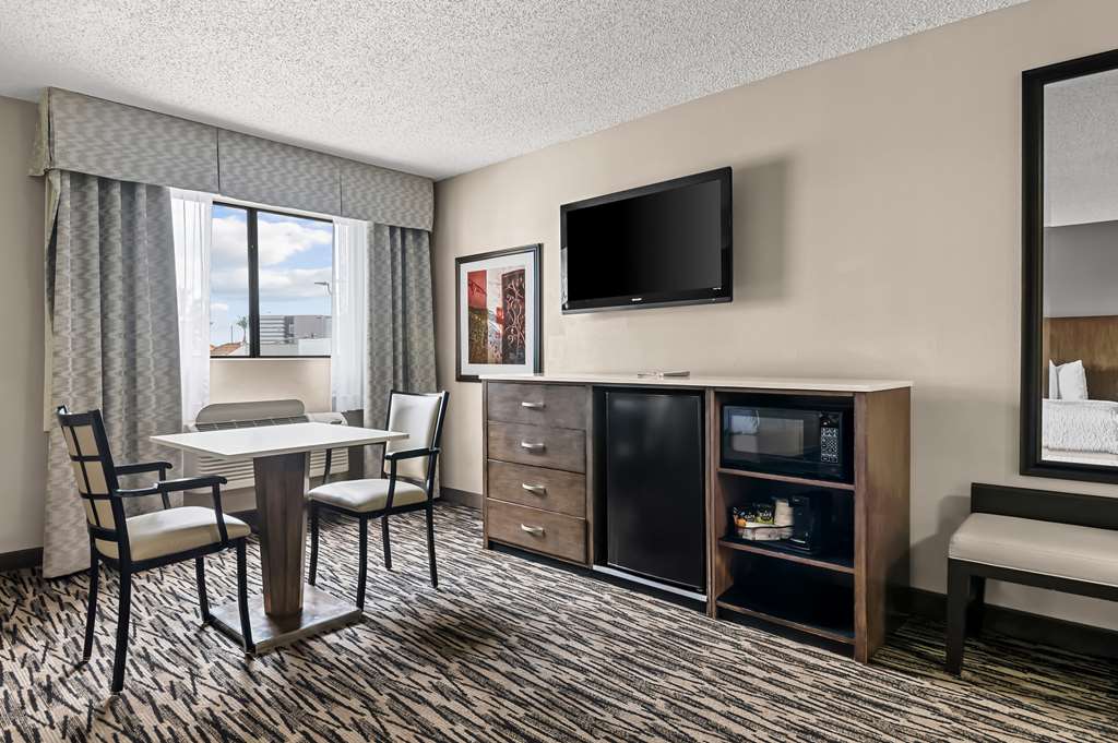 Фото Best Western Los Alamitos Inn & Suites