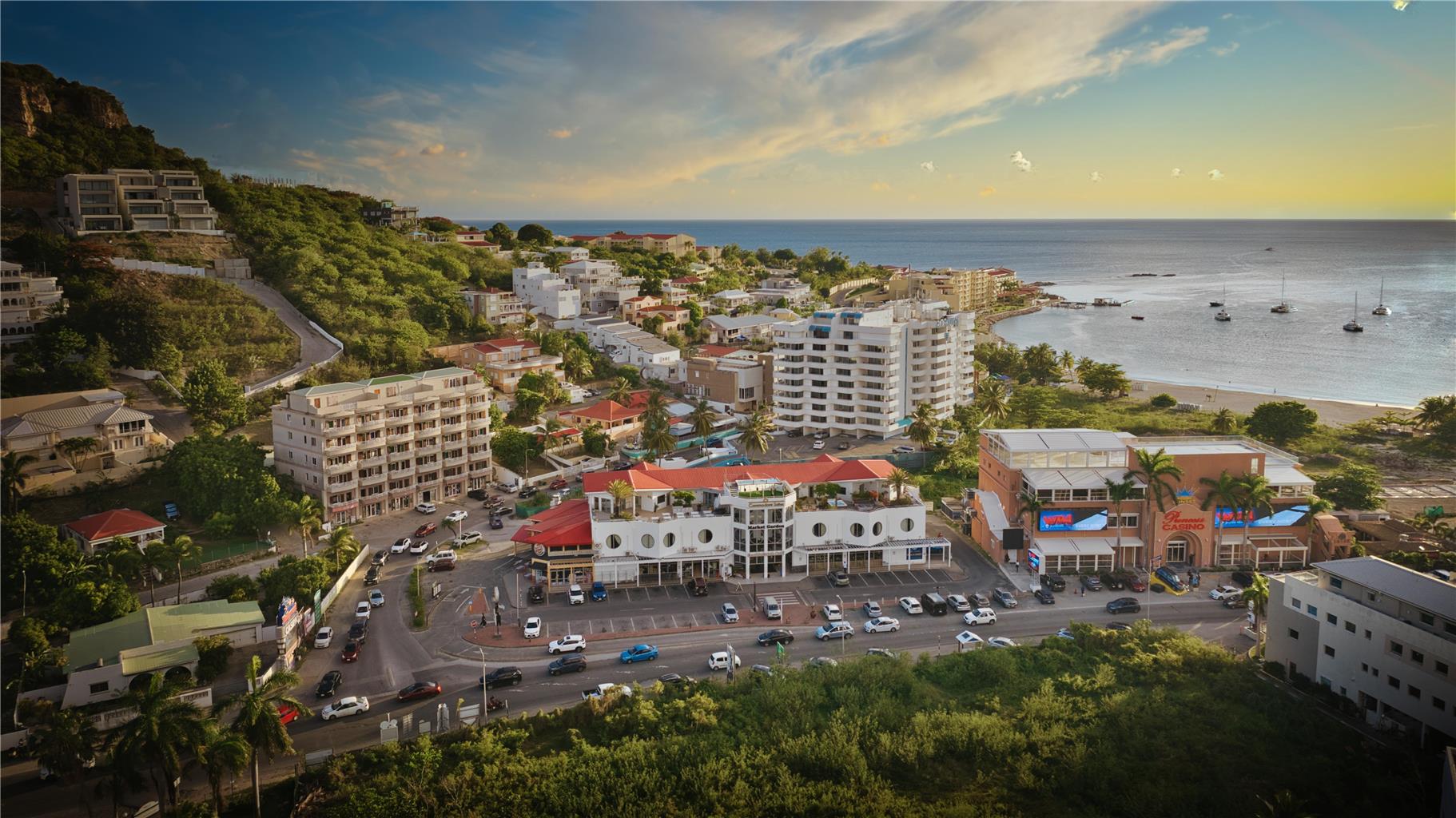 Фото Commodore Suites