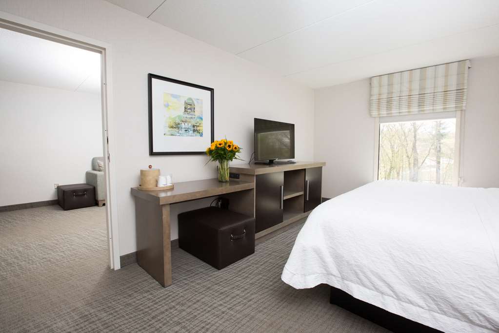 Фото Hampton Inn Raynham Taunton