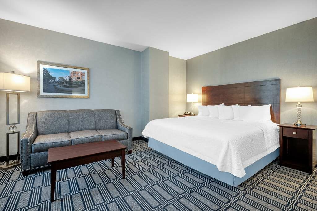 Фото Hampton Inn & Suites Providence Downtown