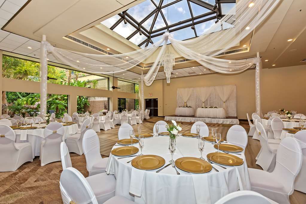 Фото Doubletree by Hilton Whittier Los Angeles