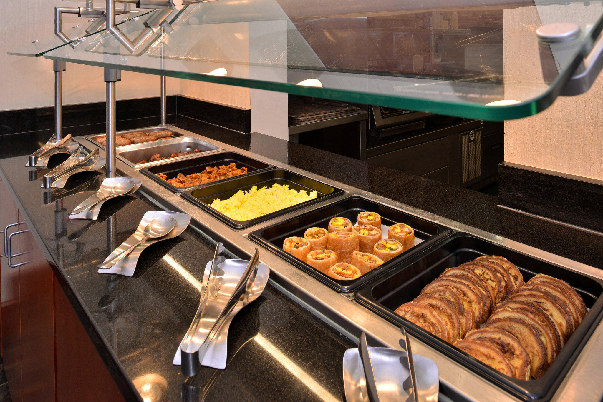 Фото Holiday Inn Madison at The American Center, an Ihg Hotel