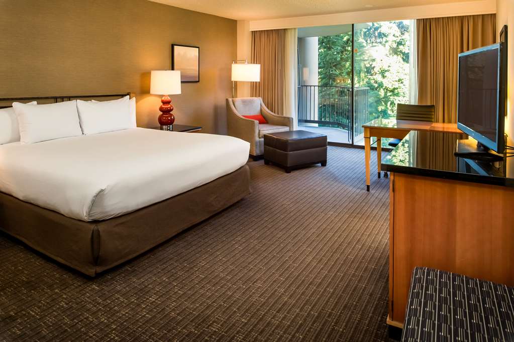 Фото Doubletree by Hilton Seattle Airport