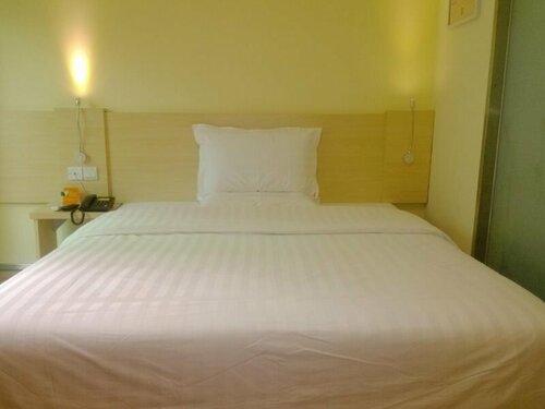 Гостиница 7 Days Inn Daqing Train Station Branch в Дацине