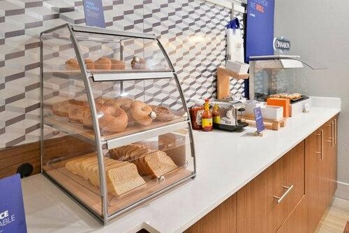 Гостиница Holiday Inn Express Early by Ihg в Браунвуде