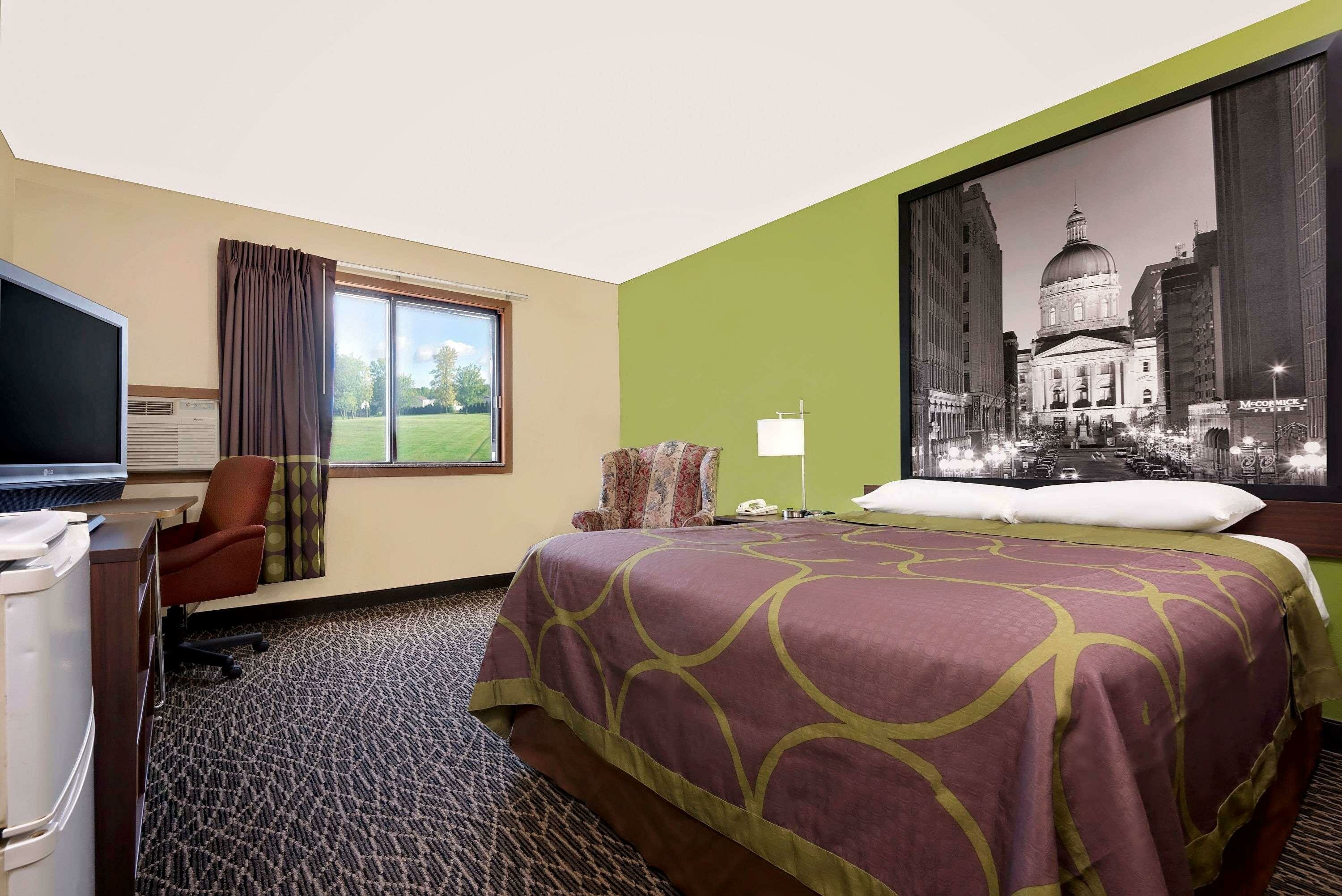 Фото Super 8 by Wyndham Muncie/Ball St. College Area