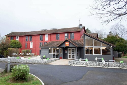 Гостиница Enzo Trappes Versailles в Версале