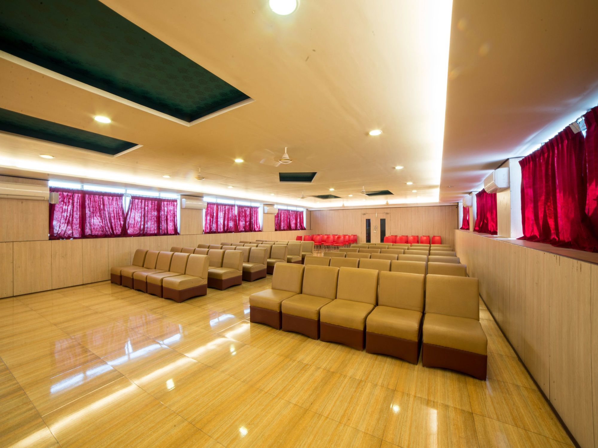 Фото Oyo 11585 Hotel Shreenithi