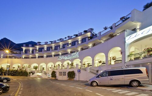 Внешний вид отеля Punta Campanella Resort & SPA в Масса-Лубренсе, фото 1