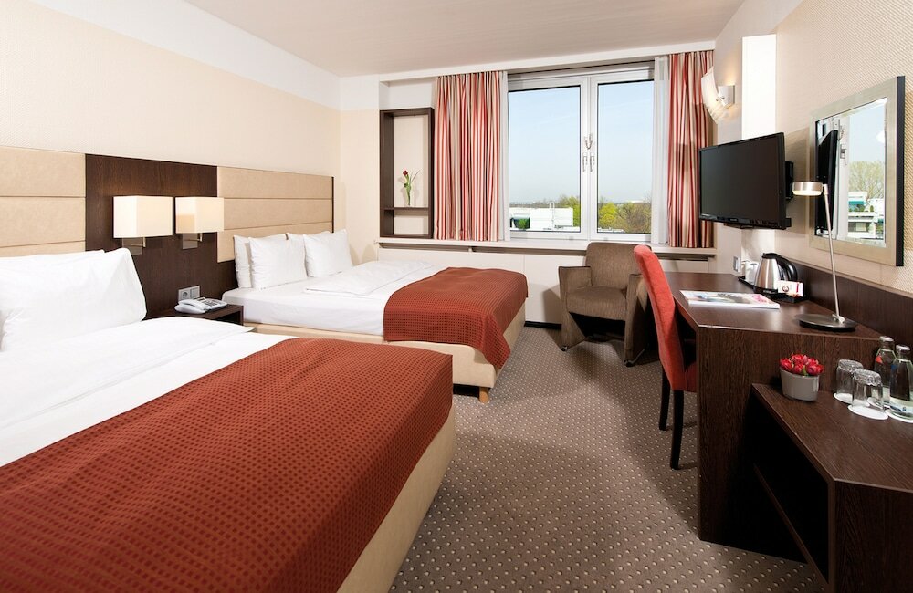 Фото Leonardo Hotel Munich Arabellapark