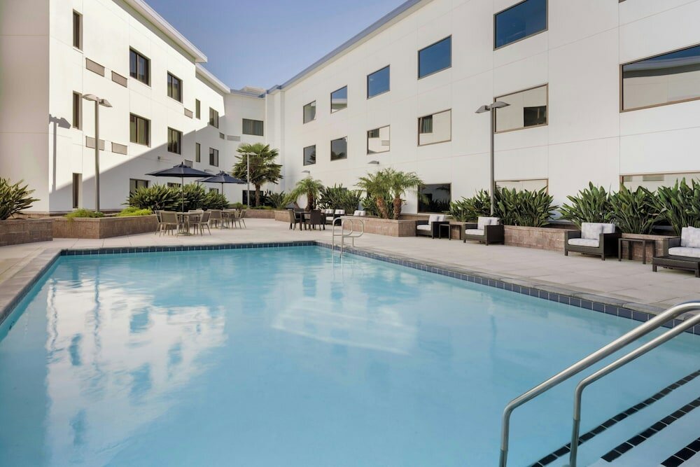 Фото Courtyard by Marriott Redwood City