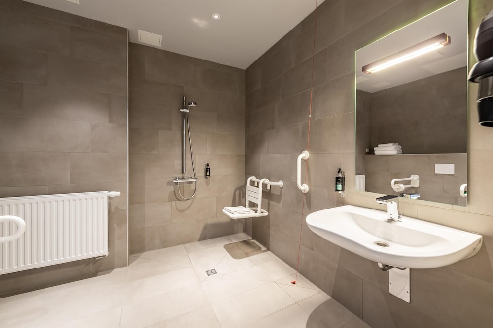 Фото Premier Inn Heidelberg City Bahnstadt Hotel