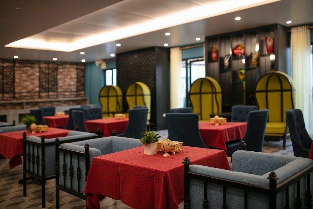 Фото Azalea Parkview Hotel