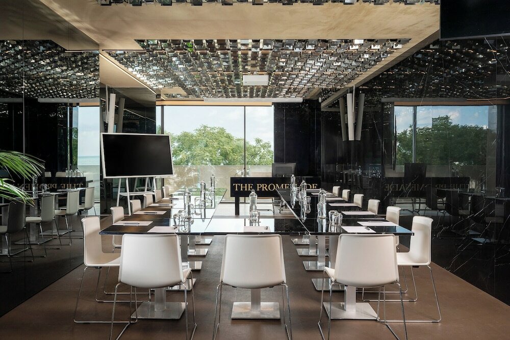 Фото The Promenade Luxury Wellness Hotel