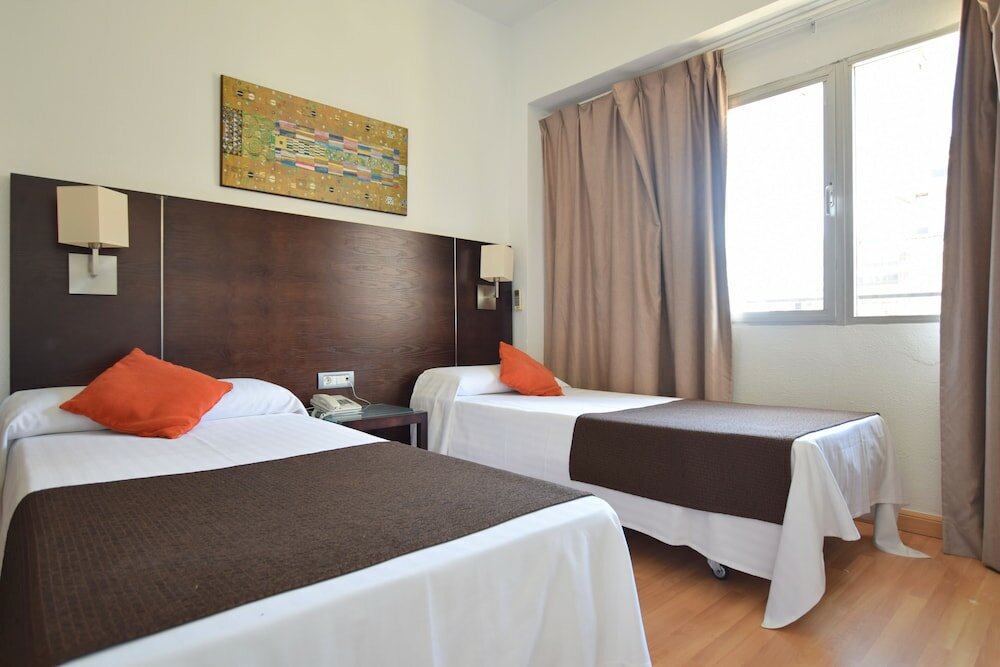 Фото Hotel Adonis Pelinor