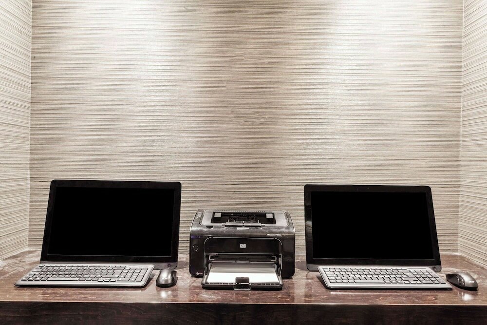 Фото Ramada by Wyndham Ottawa On The Rideau