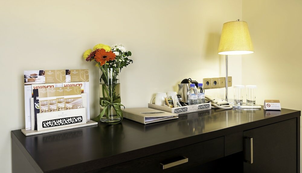 Фото Paris Hotel Yerevan